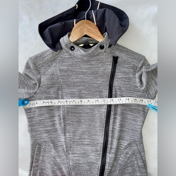 Women’s Lululemon Athletica gray hooded Bust A Move zipped Jacket Sz small - Picture 9 of 16